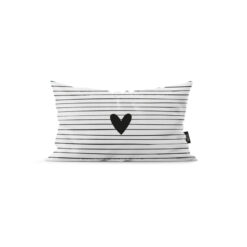 winkeltje-van-Anne-Buitenkussen-zwart-wit-Striped-hart-voorzijde-50x30cm.jpeg